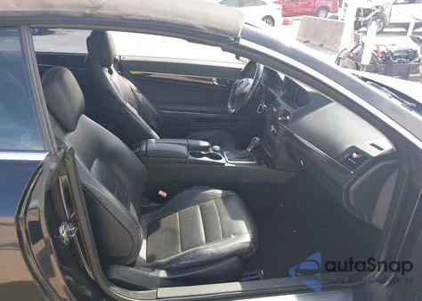 2011 Mercedes-Benz E 550 z USA, uszkodzony, nr VIN WDDKK7CF9BF064426